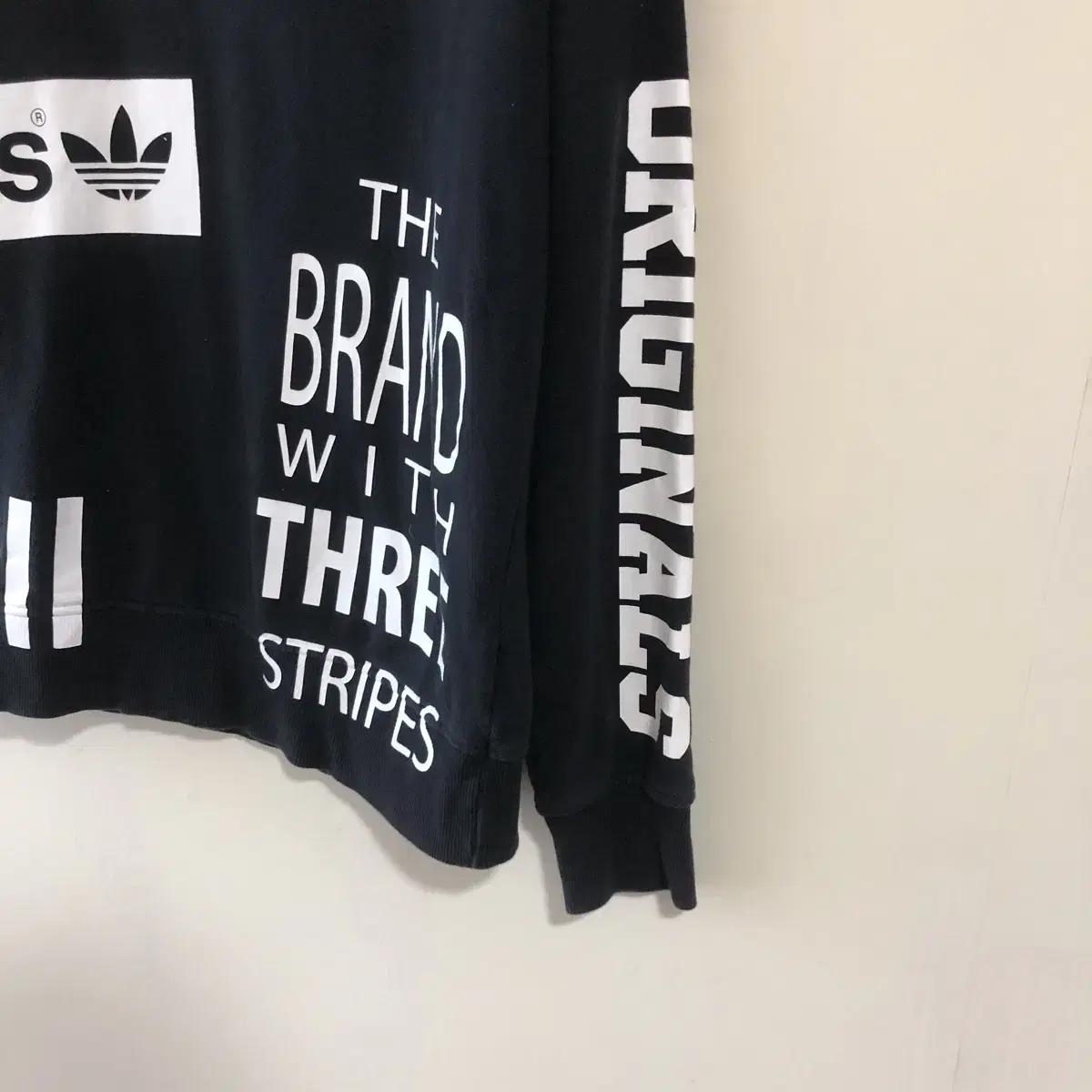 Vintage Adidas black logo sweat shir