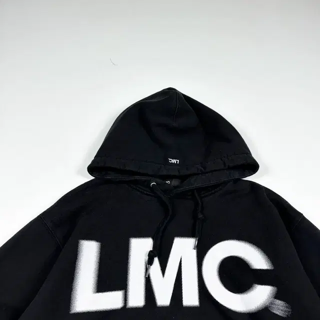 LMC 홀로그램 블랙 빅로고 후드 티 (M)