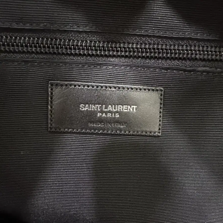 [OS] YSL 생로랑 남성 크로커다일 레더 엠보싱 가죽 시티 헌팅 백팩