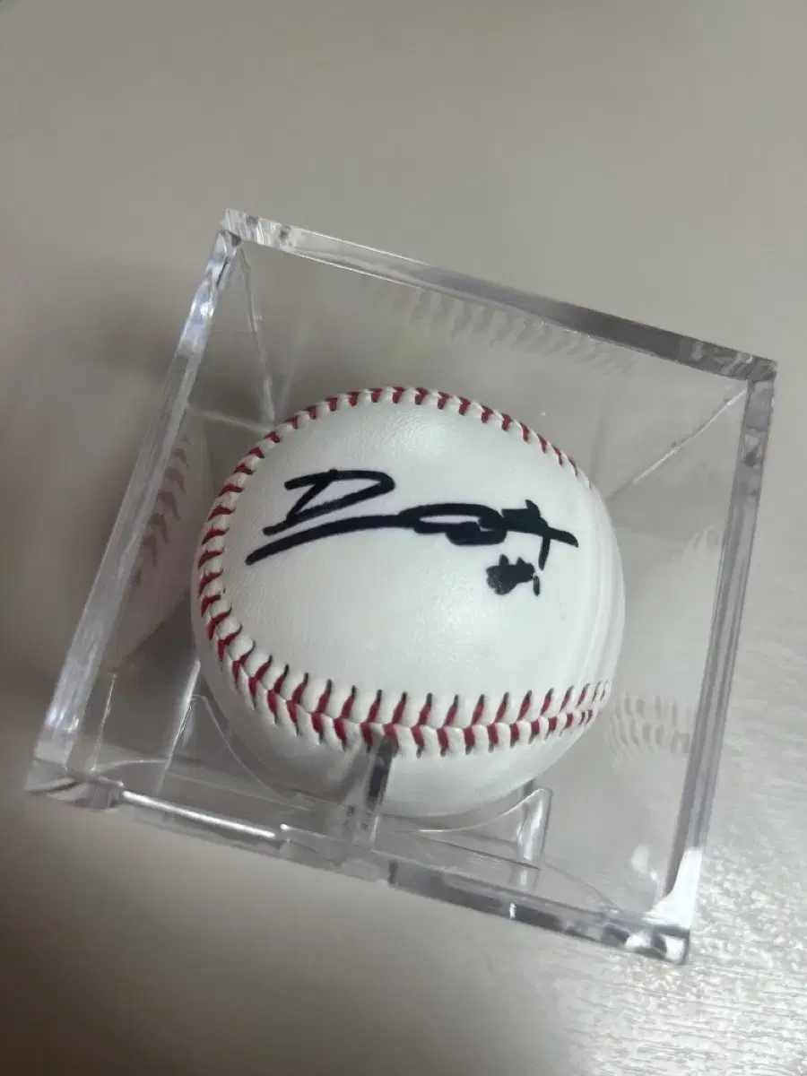 Hanwha Eagles Moon Dong-ju signed ball