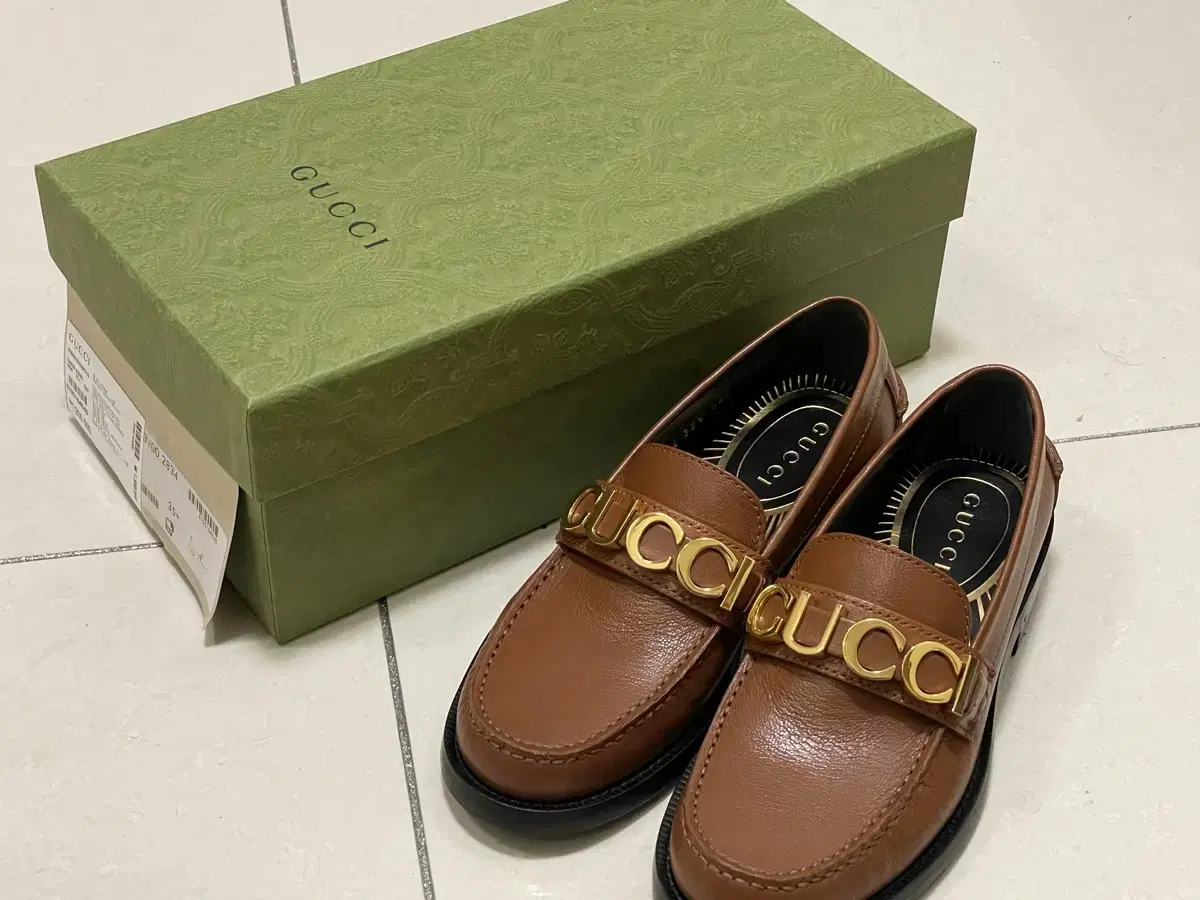 (Gucci/135만원)Gucci Metal Lettering Loafers Brown 35.5 size