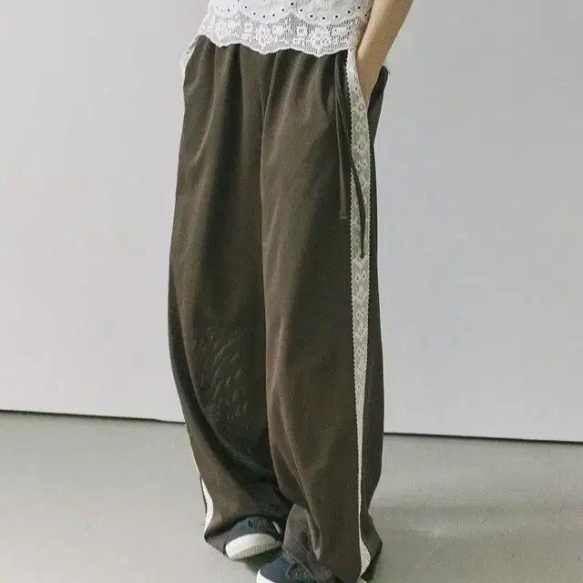 호쿠스포쿠스 Air mesh track pants / Brown