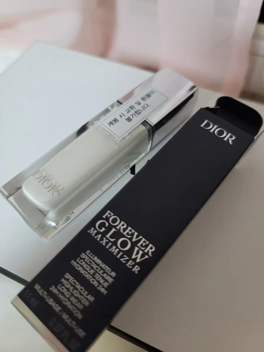 Dior Forever Glow Maximizer Pearly Highlighter