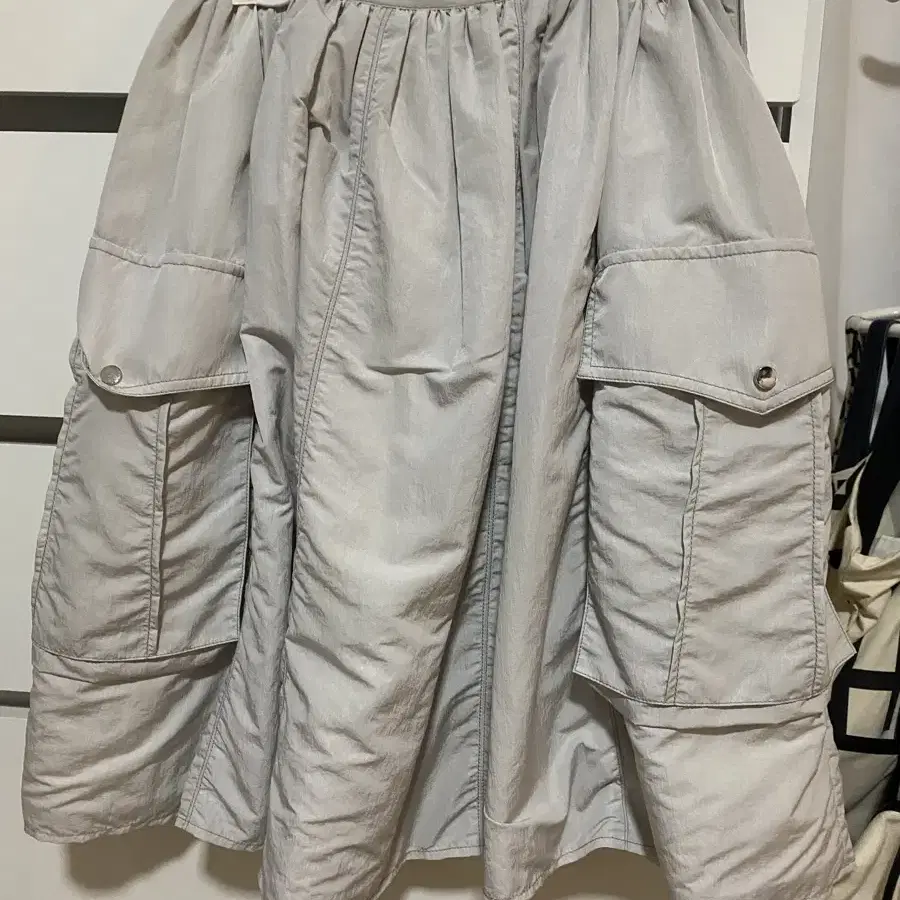 에토스 SHIRRING CARGO SKIRT 셔링 카고 스커트 실버