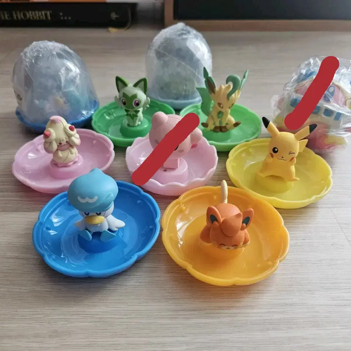 Unsealed) Pokémon Jewelry Stand Gacha