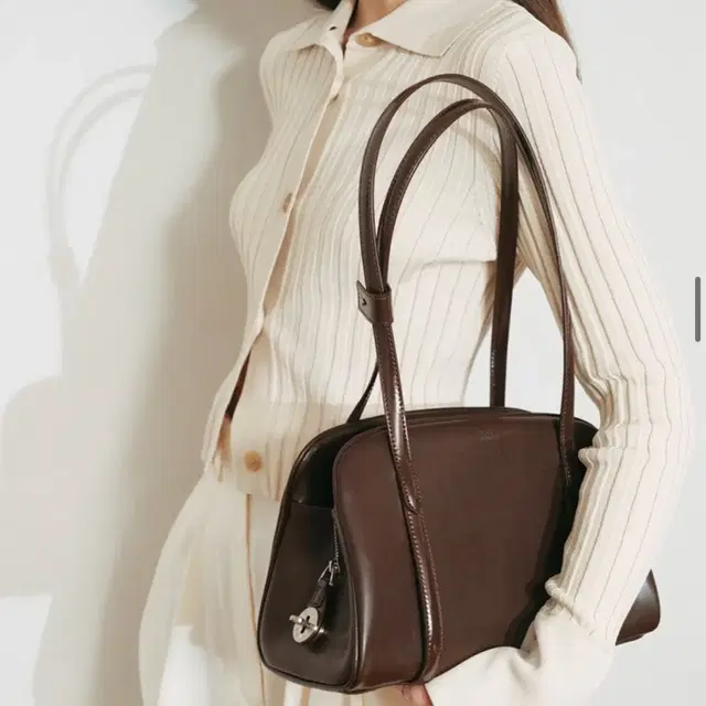 몽드몽드 moment medium shoulder bag