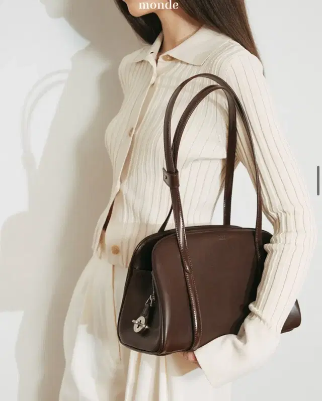 몽드몽드 moment medium shoulder bag