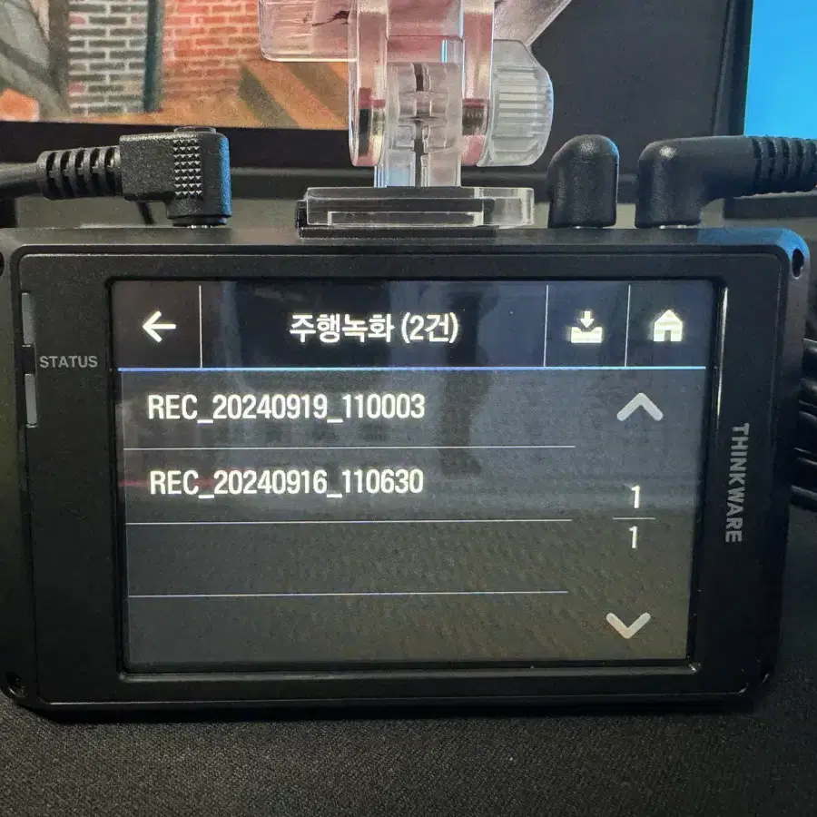 블랙박스 2채널 아이나비 Z8000 QHD 32GB GPS 팝니다. 64