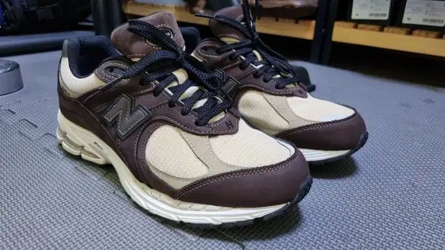 뉴발란스 2002R Gore-Tex Brown Beige 270