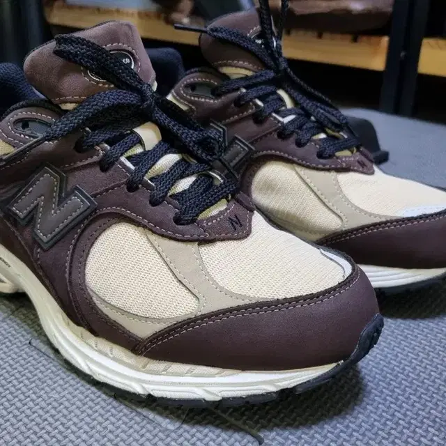 뉴발란스 2002R Gore-Tex Brown Beige 270