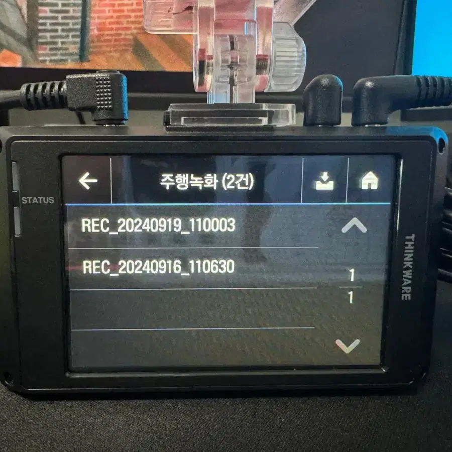 블랙박스 2채널 아이나비 Z8000 QHD 32GB GPS 팝니다. 64