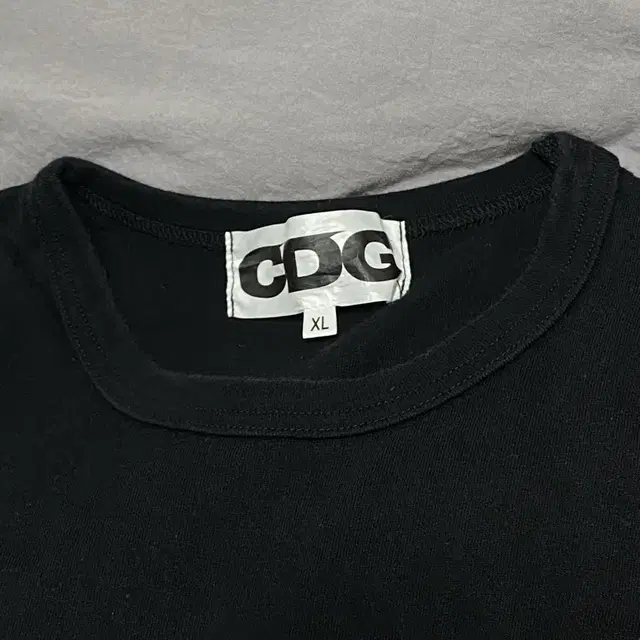 CDG 꼼데가르송 반팔티 중고