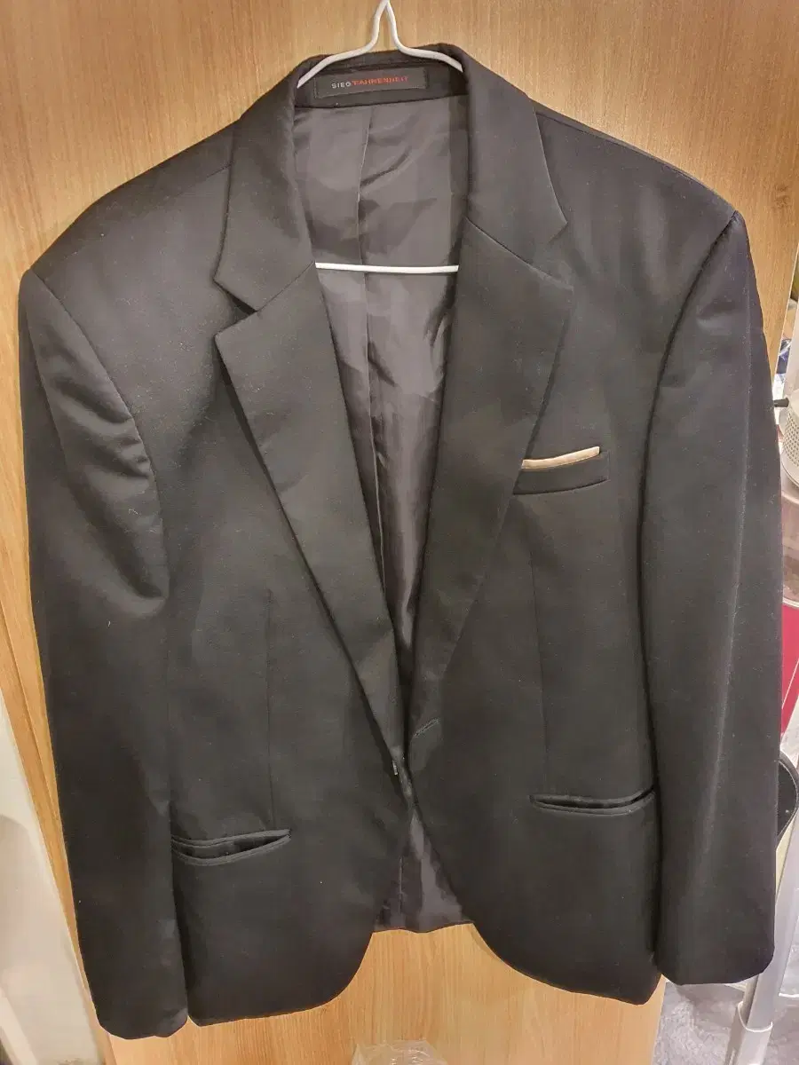 I'm selling a jacket, size 110, for a jike suit.