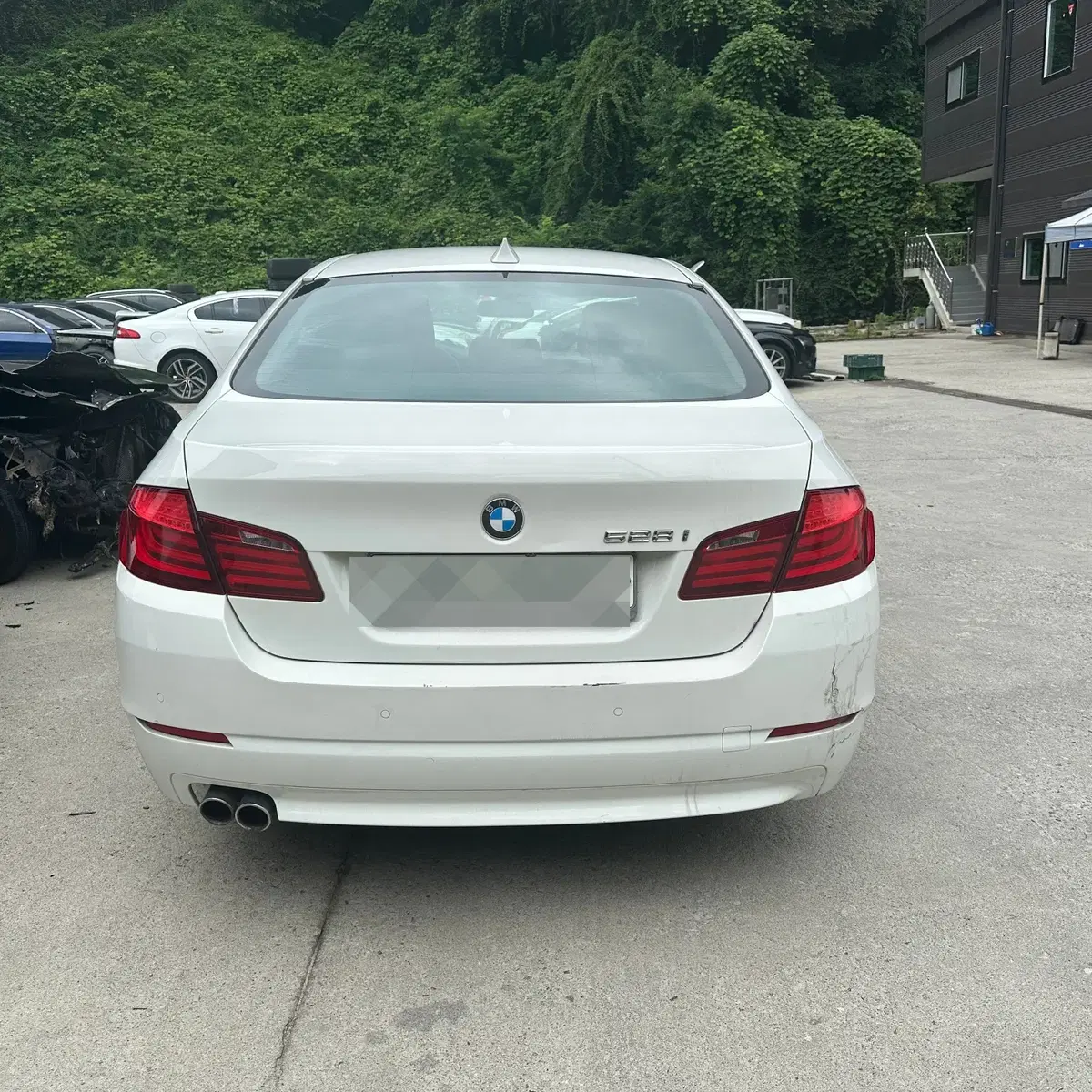 BMW 528i (F10) 571547 2011년 전기형 분해 판매합니다