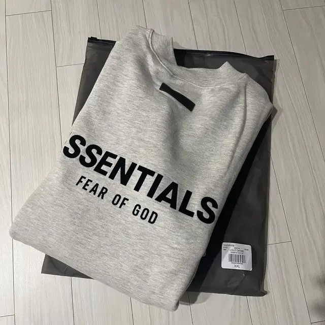 (새제품) 에센셜 fear of god essential 긴팔티