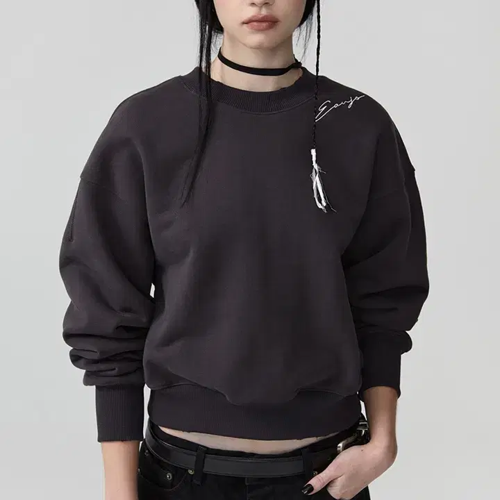 ESSENTIAL DISTRESSED CROP SWEATSHIRT