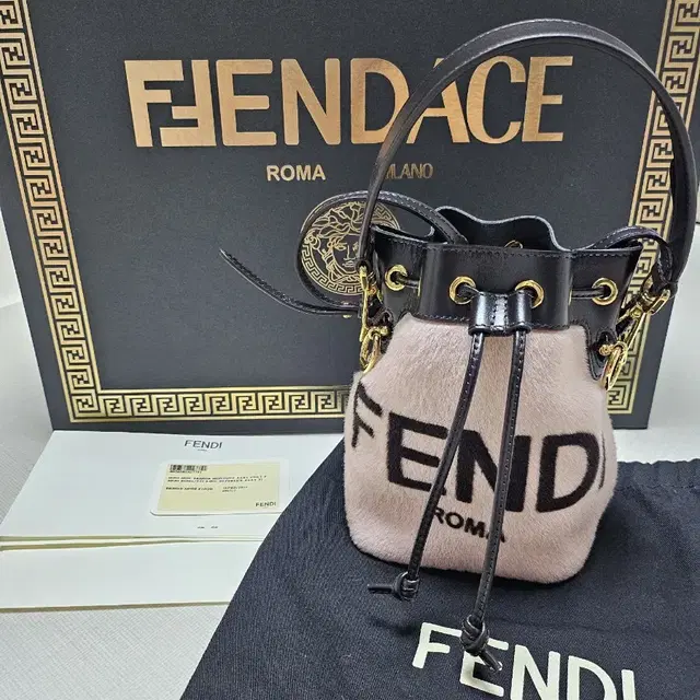 FENDI 펜디 몬트레조 버킷백(송치퍼)