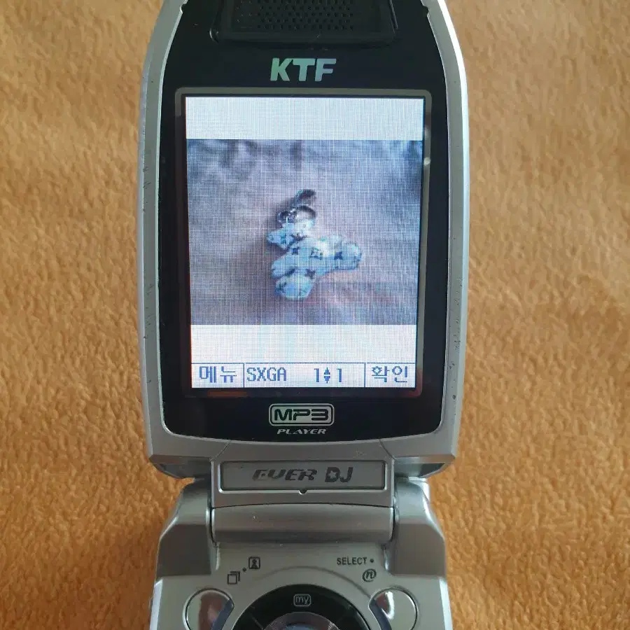 KTF-X7200 에버 스타일리쉬MP3폰 실버 폴더폰 피처폰 옛날폰