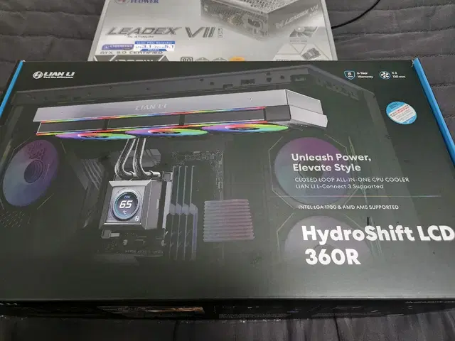 리안리 수냉쿨러 Hydroshift LCD 360 RGB 블랙