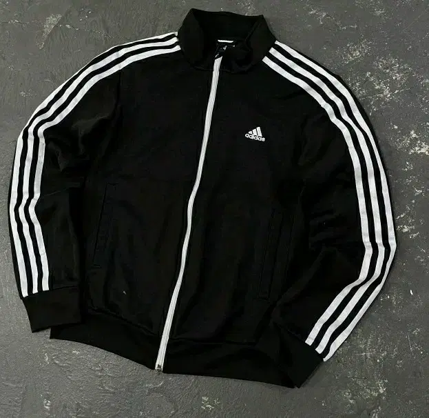 Adidas Triangle Logo Black Jersey 90