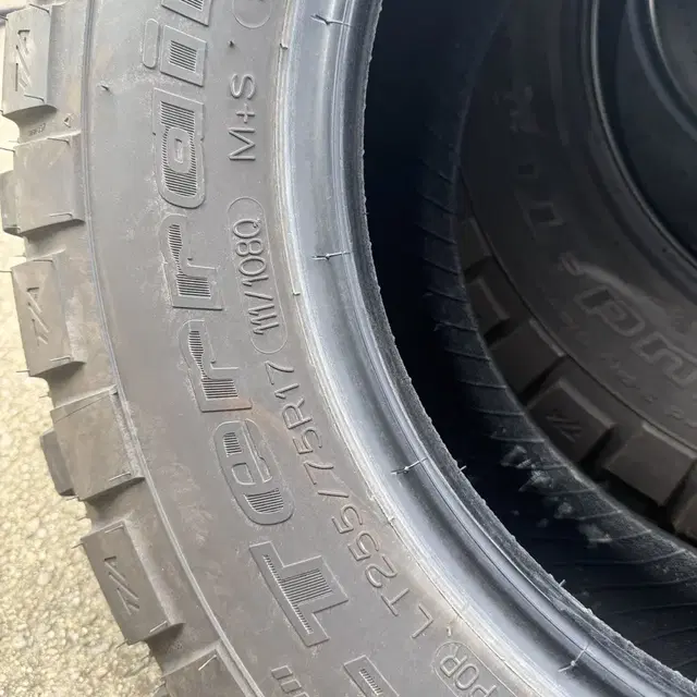 255/75R17 bf mt타이어