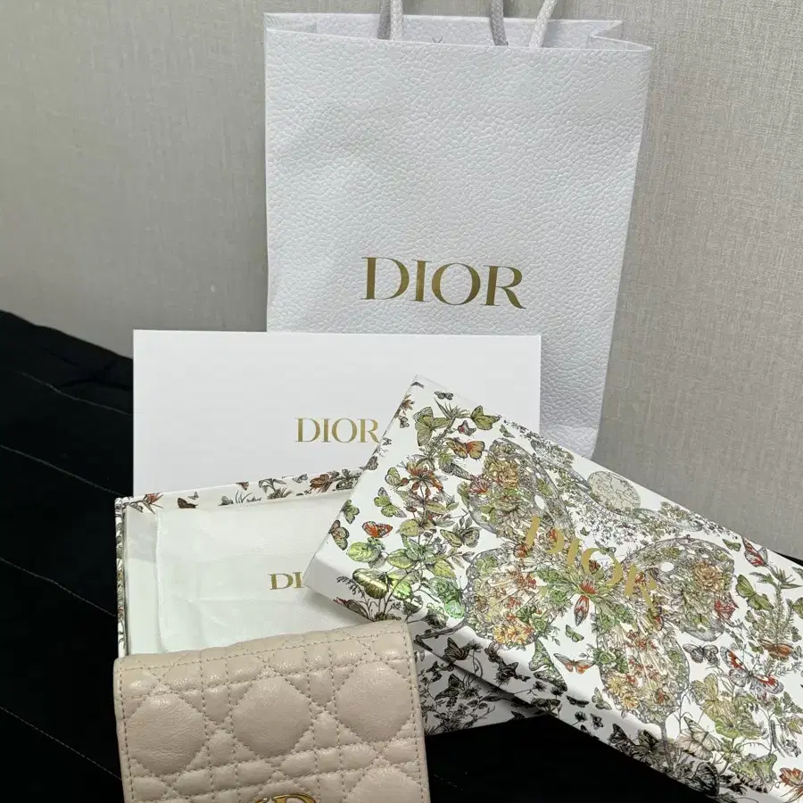 dior 디올 카로 달리아 지갑 파우더핑크