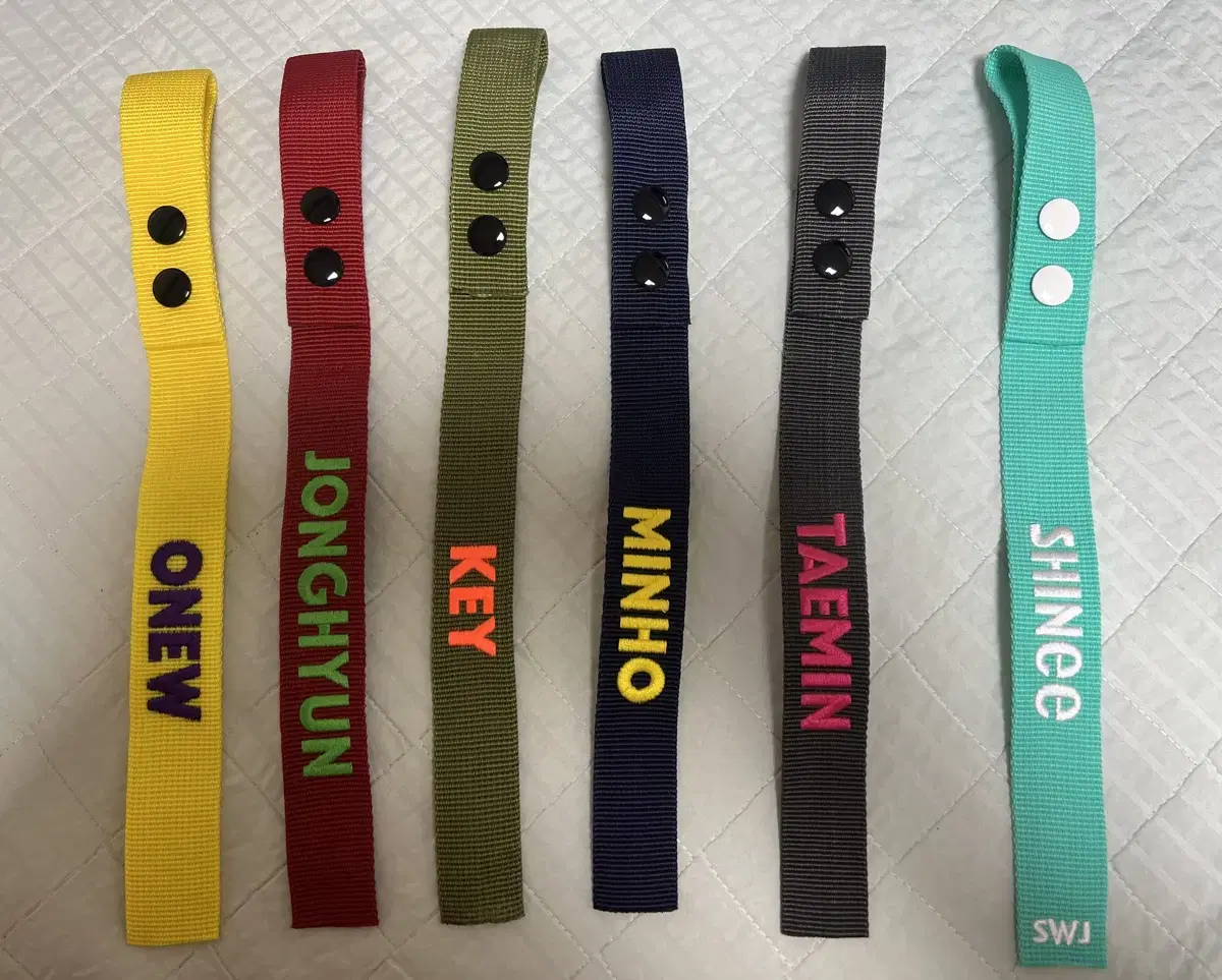 SHINee Five Concert nametag 6 wts in bulk