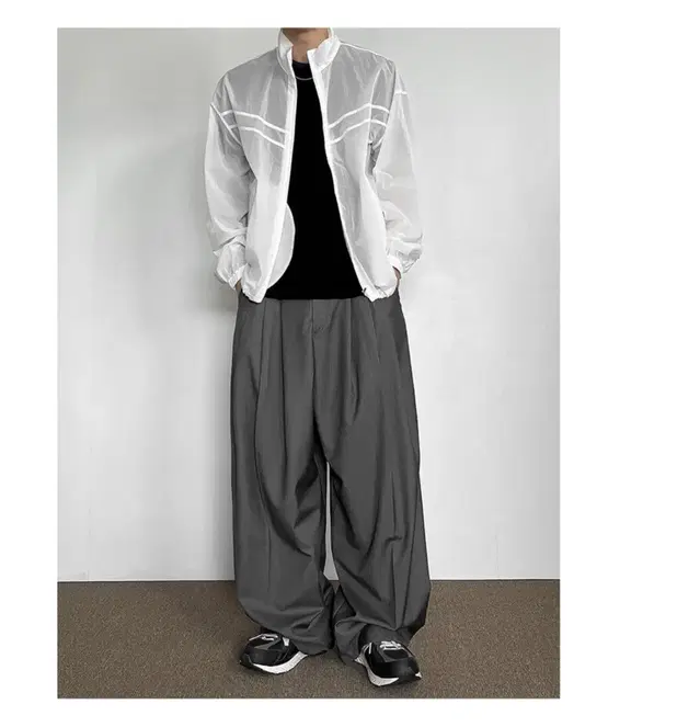 뉴치프시크 three pleats wide trousers 쓰리턱