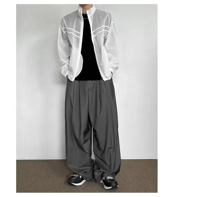 뉴치프시크 three pleats wide trousers 쓰리턱