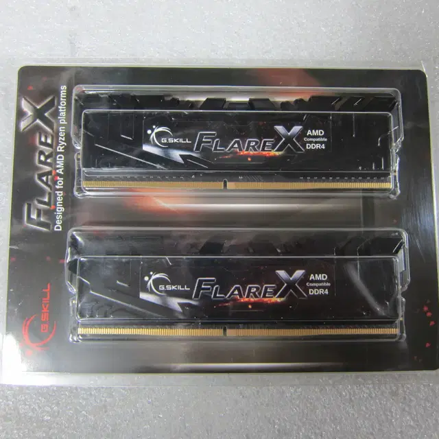 지스킬 DDR4-3200 CL14 FLARE X 블랙 16GB(8Gx2)