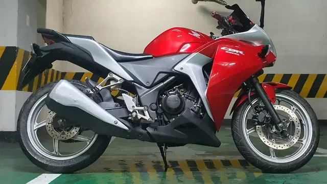 서울 HONDA CBR250R