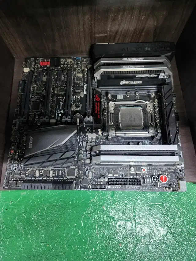 asus x79 i7 4960x 커세어 도미네이터 판매합니다.