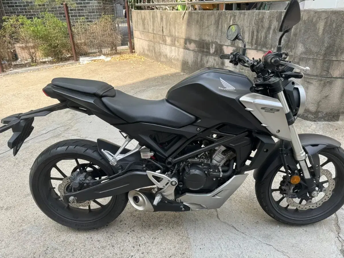 혼다cb125r 2018년식 판매