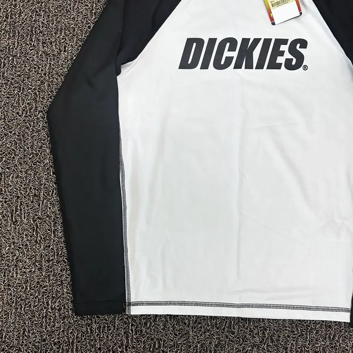 새상품 DICKIES 디키즈 기능성 긴팔 티셔츠 운동복 런닝복 S