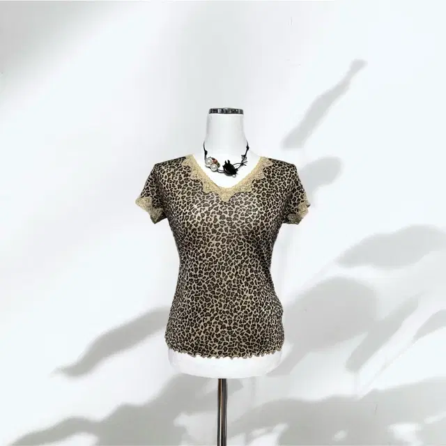 leopard lace short sleeve(호피 레이스 디테일 반팔)