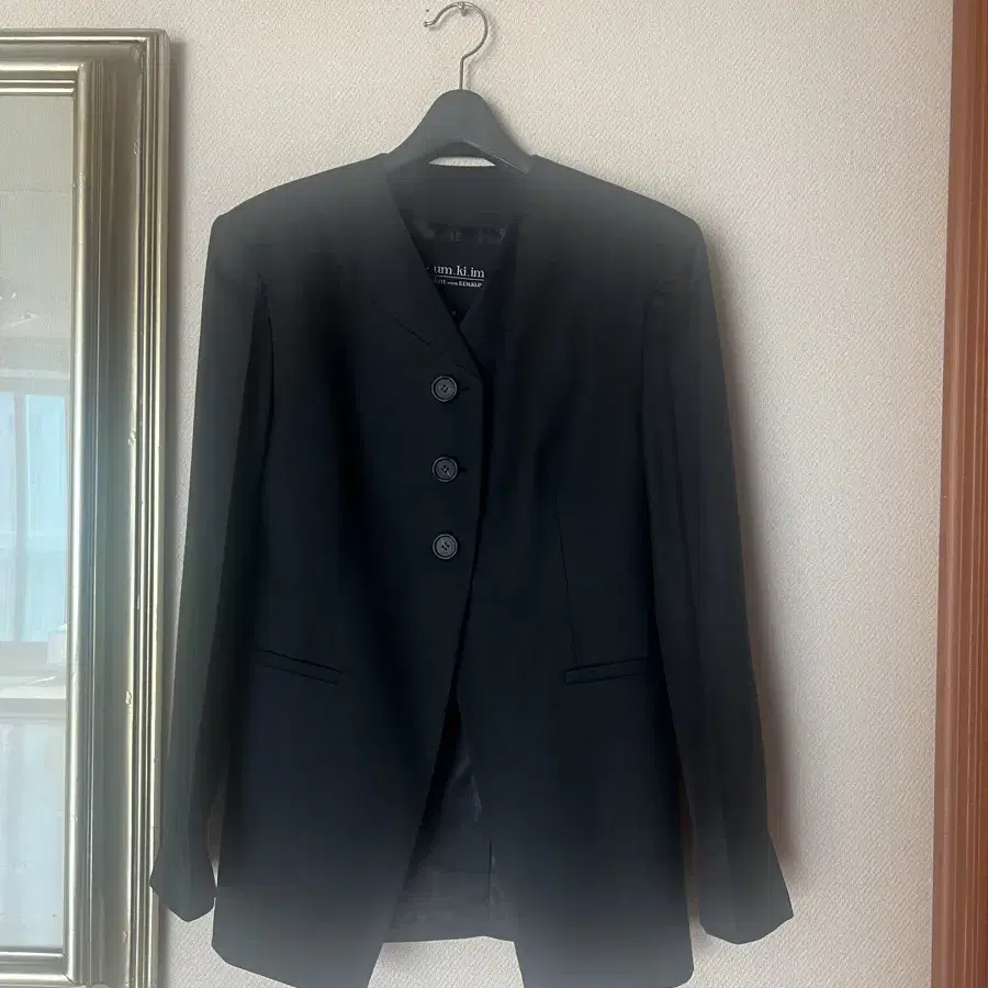 으음키임 (EMKM) Collarless Wool Jacket_BLACK