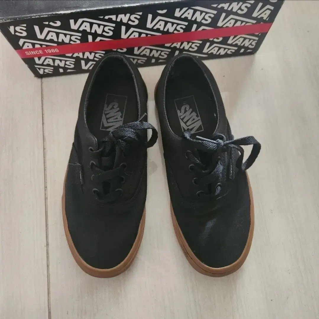 Vans 어센틱 검솔 스니커즈 블랙 225