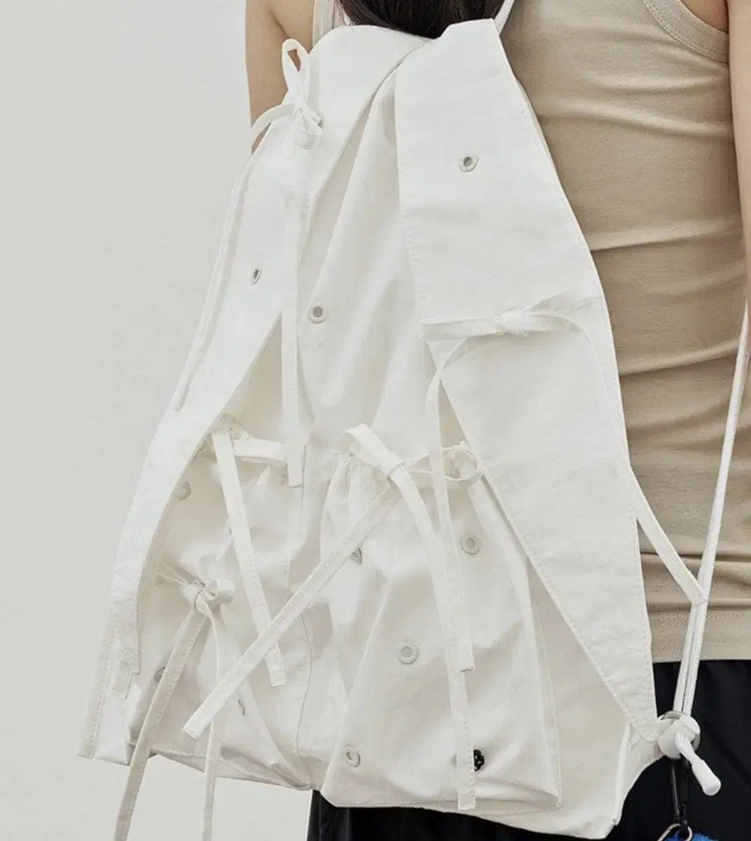 [Unsealed|Spot] new jeans pop up Collette String Bag (White)