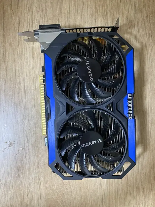 GIGABYTE gtx 960 2gb 그래픽카드 팝니다.