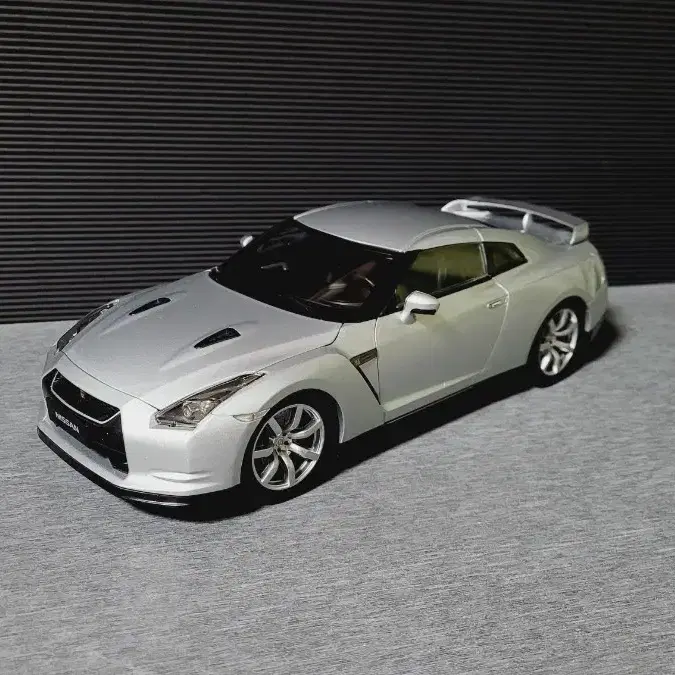 1:18 다이캐스팅 모형자동차 노레브 (닛산 GT-R R35)