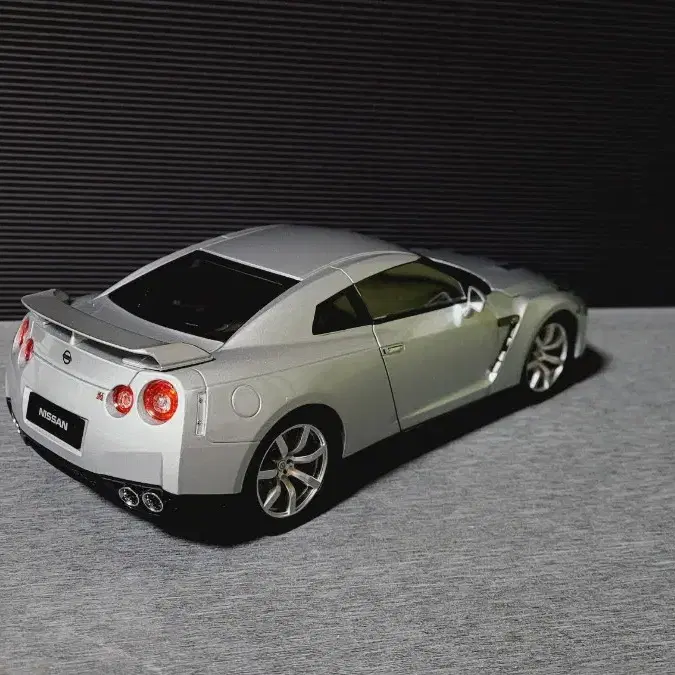 1:18 다이캐스팅 모형자동차 노레브 (닛산 GT-R R35)