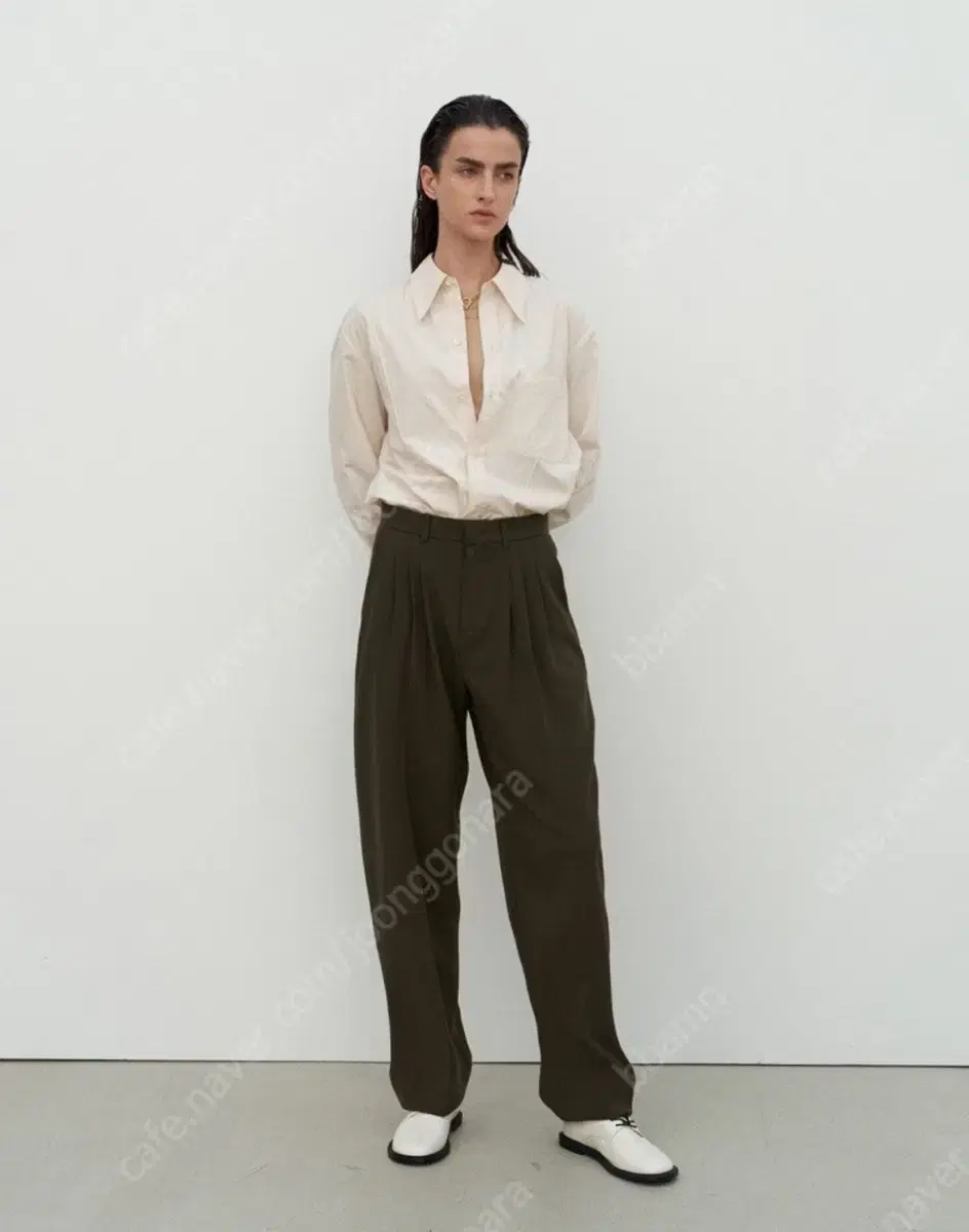 (떨이) 라벨아카이브 crepe pleated wide pants 카키