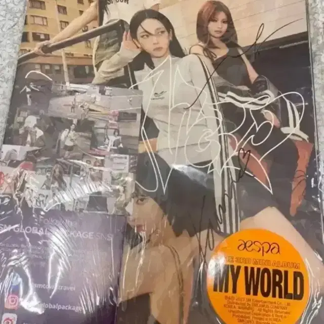 에스파 3집 미니앨범 MY WORLD 타블로이드 친필사인