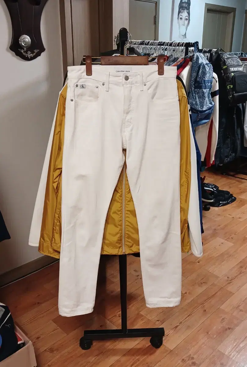 Men's Calvin Klein White Jin White Jeans (29 inches)