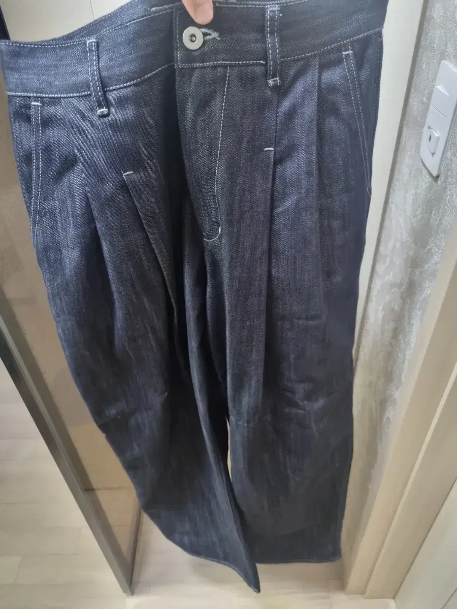 Clean Denim Deep Two Tuck Vertical Pants