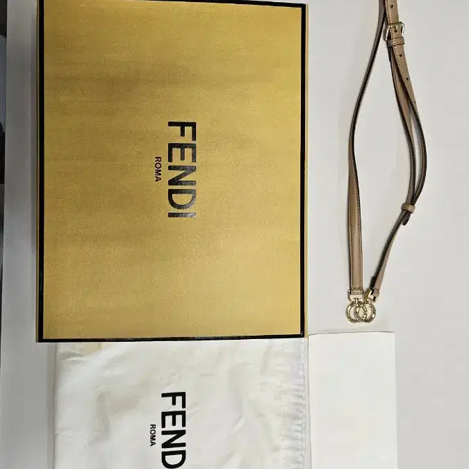 (마지막 가격인하)FENDI 피카부 쁘띠 실착 5회미만