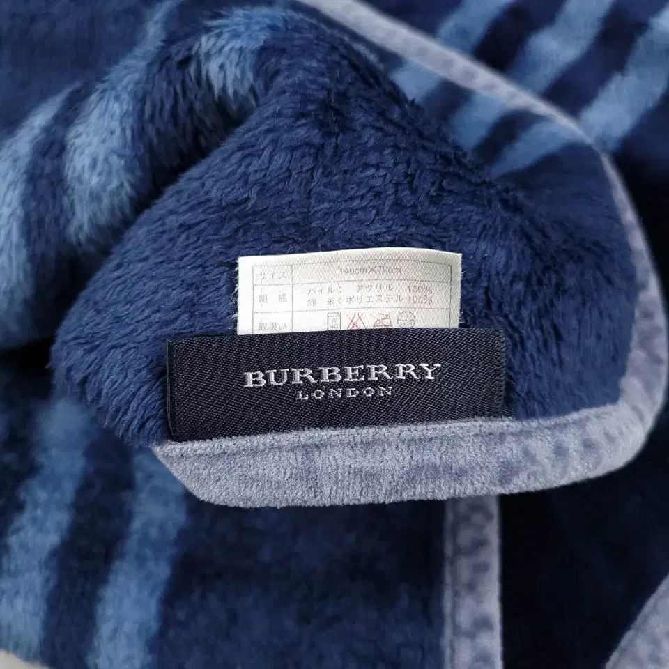 BURBERRY 버버리 네이비 블루톤 빅체크 아크릴 담요 블랭킷 MADE