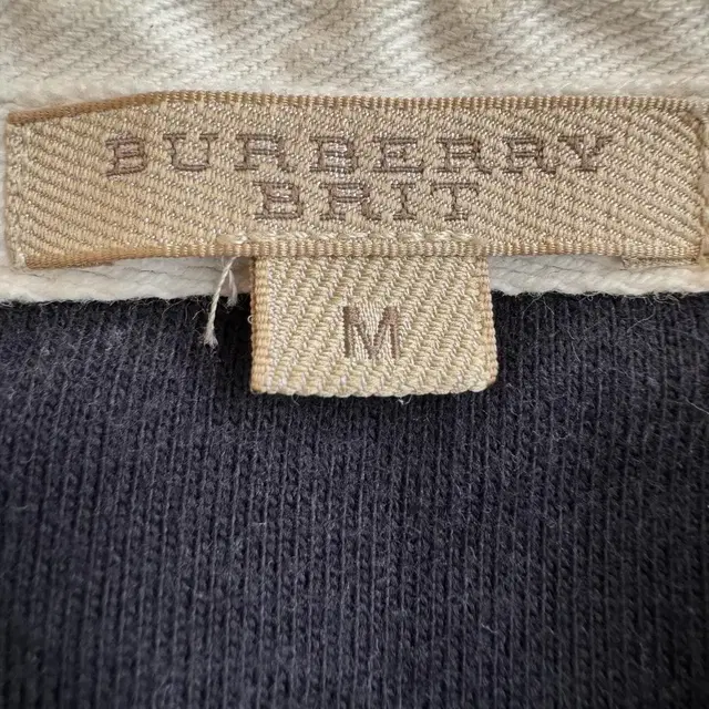 Burberry  버버리 크레스트 자수 단가라 럭비티