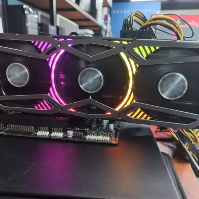 게이밍 그래픽 카드 지포스 RTX 3080 TI