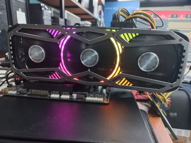 게이밍 그래픽 카드 지포스 RTX 3080 TI